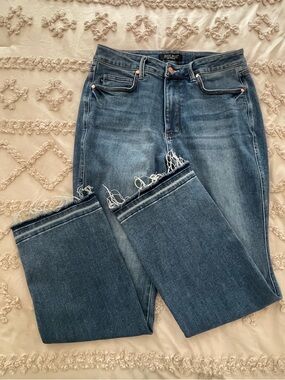 Judy Blue Mid-Rise Straight Leg Jeans in Medium Blue Wash with Frayed Hem